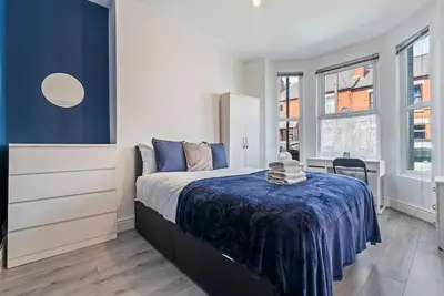 Image de Spacious 4bdr | Ideal for Contractors |City centre