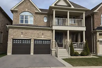 Image de Cozy and fully furnished 2-bedroom basement apartment in Brampton