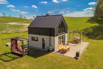 Image de Warmia Forest Cabin with Hot Tub by the Forest