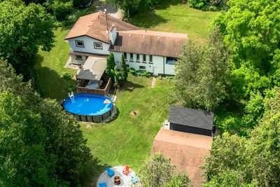 Image de La-Datcha Cottage, Hot Tub, Sauna, Pool, 20 AcresLand