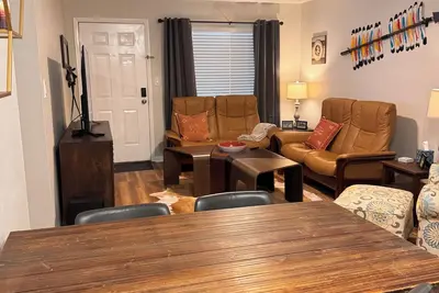 Image de Relaxing Renegade - 2 bedroom 1 bath condo within walking distance to Fsu