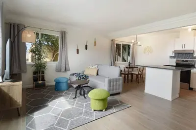 Image de -Cozy 2br Retreat w/Mountain Views & Private Deck