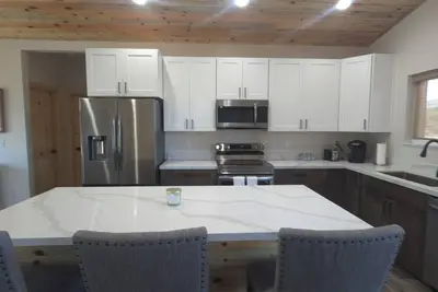 Image de Fresh new Cabin, 3 Br, Family-friendly, White Mountain Escape