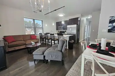 Image de Spacious Modern Pilsen Retreat | Sleeps 8 | Near Downtown Chicago