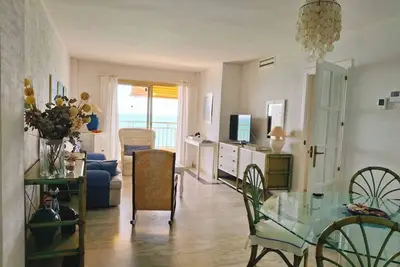 Image de Apartment in front of the sea with beautiful views. The beach just below