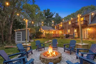 Image de Luxe 5br/5ba Villa Near Craigville w/ Beach Pass, Bar Shed, 3 Kings, Theater