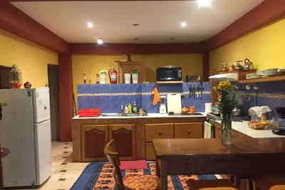 Image de Beautifully preserved colonial house ideal for families and groups.
