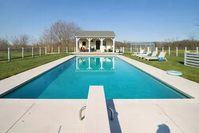 Image de Great for group events, pool parties, and chefs looking to cook for large groups.