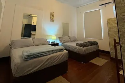 Image de Cozy 1-bedroom 2 bathroom apartment in heart of Barbados south coast.