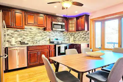Image de Townhome 3 bedroom 2 bath with Parking - near McCormick Place, Chinatown Sox