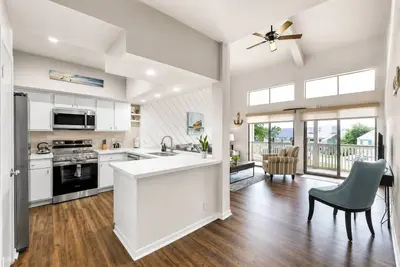 Image de Pet-Friendly Lake Conroe Condo | Pool Steps Away | Near Ren Fest + Dining | King Bed + Loft