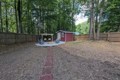 Image de Fully Remodeled 4br Home w/Game Room, Office & Fenced Yard. Cary, Nc