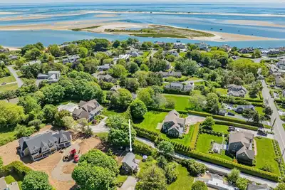 Image de Cape Cod Cottage near Beaches & Downtown