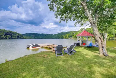 Image de Lakefront Home and 2 Cabins on Claytor Lake