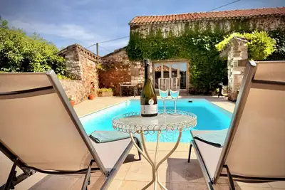Image de 4-Star Air-Conditioned Stone Barn with Pool & Views of Cordes-sur-Ciel