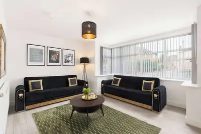Image de Birmingham Estate | Detached Home for Togetherness