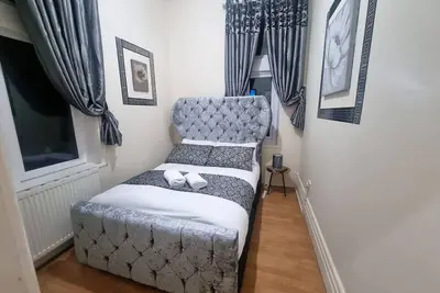 Image de *G11h* for a cosy luxurious lovely stay + Free Parking + Free Fast WiFi perfect for work or pleasure