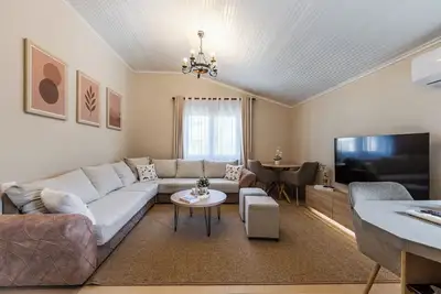 Image de Loen Spacious Seaside | 3br Apartment by PikHost