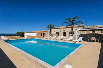 Image de Maison de vacances privée avec Wifi, piscine privée, climatisation, Tv, patio, vue panoramique
