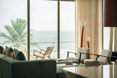 Image de Wake up to panoramic Pacific Ocean views at Solaris, a spacious oceanfront three-bedroom residence in El Zonte's Surf City. Designed for up to six guests, enjoy a private balcony, resort-style pool, high-speed WiFi, and effortless beachfront living.