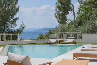 Image de Seaview Villa C - Sophisticated 4 en-suite bedroom Retreat in Podstrana