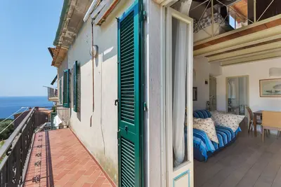 Image de Appartement « Il Borgo Cavour » avec vue sur la mer et climatisation