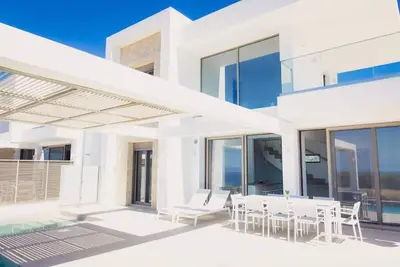 Image de Contemporary Hillside Villa with Private Pool