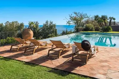 Image de Seafront Luxury Estate with Pool & Spa