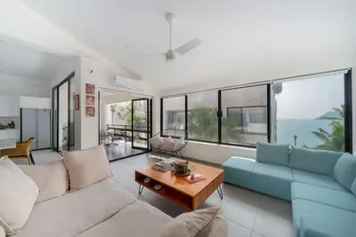 Image de Seaside Location: Beach & Marina Views Family size, 2 decks & Private Elevator!