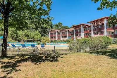 Image de Appartement 7 personnes au cœur du Golf de Biscarrosse – Piscine, Nature & Détente