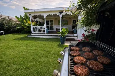 Image de Walk to SoFi l Free Parking l Backyard Bbq Oasis