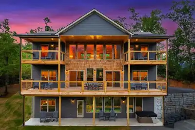 Image de Pool Cabin with 5 King Bedrooms