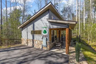 Image de King Bed Lodge + Hot Tub + Fire Pit #14