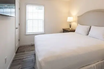 Image de Home Away From Home Perfect for Family w/ Pets |Pool & Gym Access + Free Parking