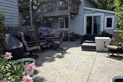 Image de Cozy 2-bedroom waterfront cottage with central Ac, patio, Bbq, Private beach