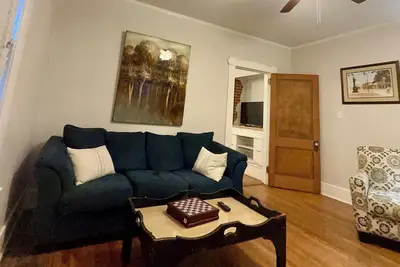 Image de 2-Br 2 Ba apartment in quaint Midtown Memphis close to everything  with cool Ac