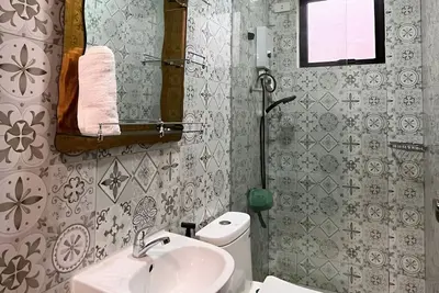 Image de A temporary relocation, this space provides comfort, privacy, and convenience.