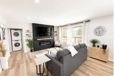 Image de 2-bedroom house in perfect Brandon with cool Ac and charm