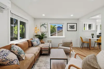 Stylish 3br Retreat w Pool Table & More