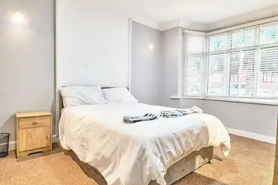 Image de House Sleeps 8 - Free Parking & WiFi