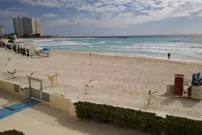 Image de Deluxe Beachfront Suite Cancun Hotel Zone Full Kitchen Fits Up to 4 People