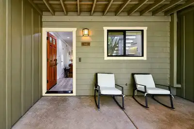Image de 2br Silverado Cc condo with golf views, pool, patio, and fireplace.