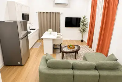 Image de Modern 2br Georgetown Home with Generator & Ac.