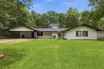 Image de Updated 5 bedroom home w/pool in Talyors Landing
