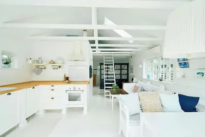 Image de Maison lumineuse avec terrasse, à 50 mètres de la mer