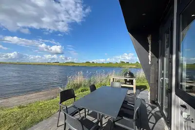 Image de Modern chalet with exceptional lake and river views, private garden and fenced p