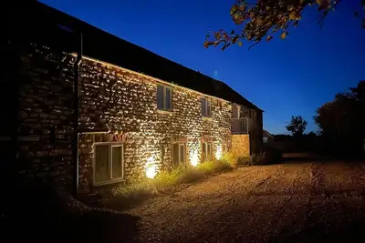 Image de The Granary - Stunning Barn Conversion with Mediterranean courtyard sleeps 5