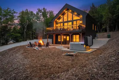 Image de Luxury Chalet w/ Hot Tub, Game Rooms & Sauna!