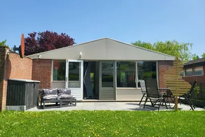 Image de Detached vacation home with a beautiful garden on the North Holland Canal.