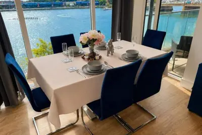 Image de Stunning Riverside views Southampton, 2 bed, 2 bath new apartment, balcony.